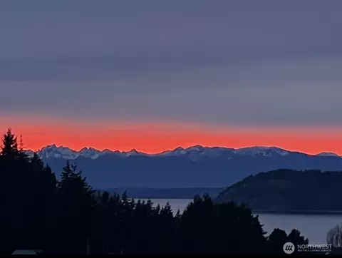 6182 Countner Ct, Clinton, WA 98236