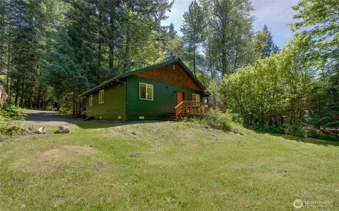 7537 Canyon View Dr, Glacier, WA 98244