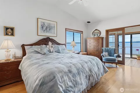 Bedroom - 561 E Rauschert Rd, Grapeview, WA 98546 photo 1 of 4