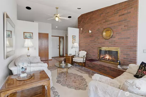 Living - 561 E Rauschert Rd, Grapeview, WA 98546 photo 2 of 4