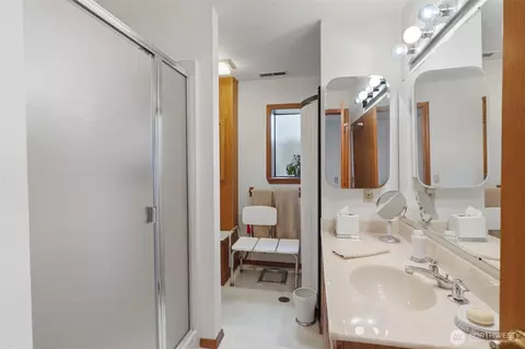 Bath - 561 E Rauschert Rd, Grapeview, WA 98546 photo 3 of 3