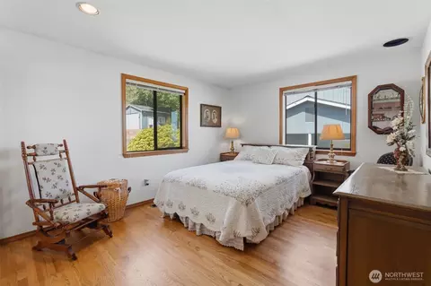 Bedroom - 561 E Rauschert Rd, Grapeview, WA 98546 photo 3 of 4