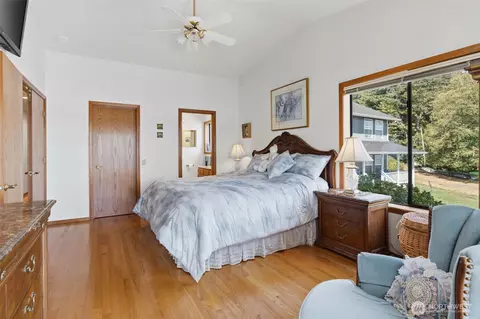 Bedroom - 561 E Rauschert Rd, Grapeview, WA 98546 photo 2 of 4