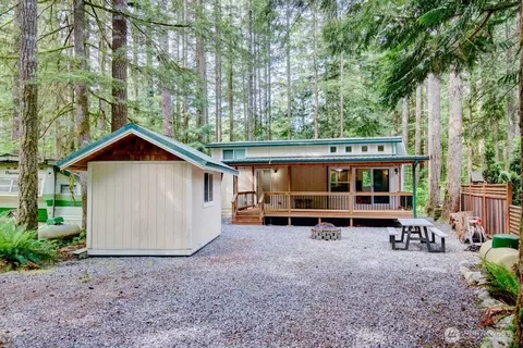20 Goldrush Rd, Deming, WA 98244