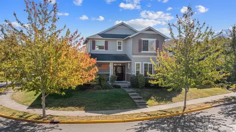 981 Panorama Rdg, Mount Vernon, WA 98273
