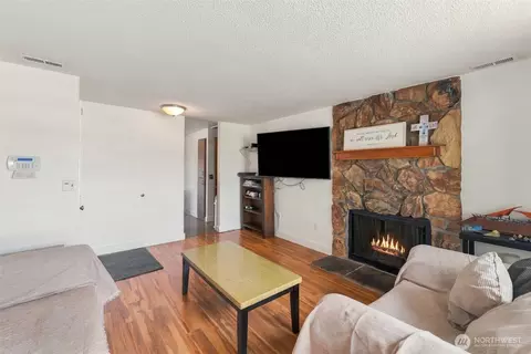 Living - 9001 E St, Tacoma, WA 98445 photo 3 of 4