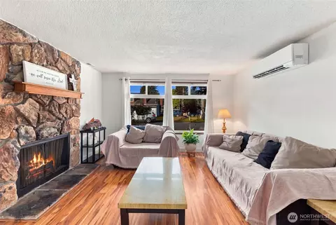 Living - 9001 E St, Tacoma, WA 98445 photo 2 of 4