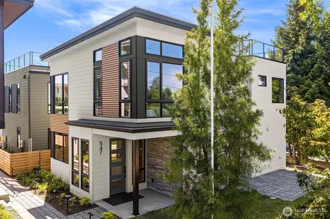 547 16th Ave W, Kirkland, WA 98033