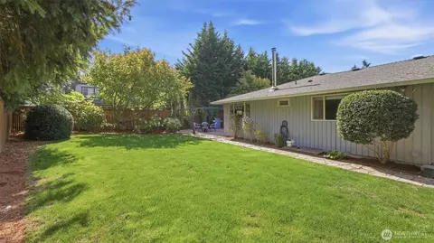 Exterior - 17630 86th Ave NE, Bothell, WA 98011 photo 10 of 14