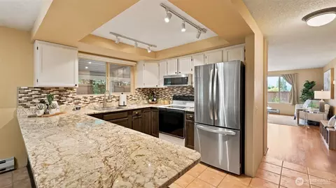 Kitchen - 17630 86th Ave NE, Bothell, WA 98011 photo 3 of 5