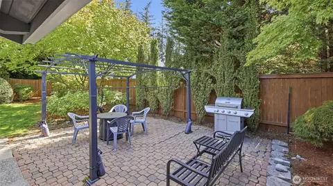 Exterior - 17630 86th Ave NE, Bothell, WA 98011 photo 7 of 14