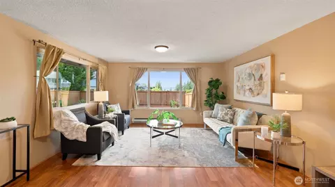 Living - 17630 86th Ave NE, Bothell, WA 98011 photo 1 of 4