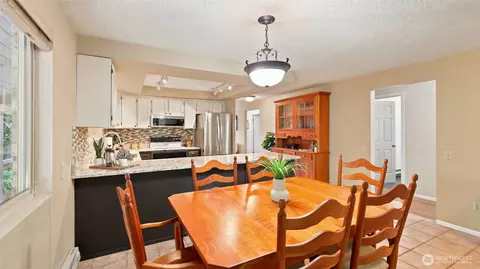 Dining - 17630 86th Ave NE, Bothell, WA 98011 photo 1 of 1