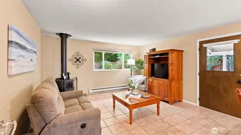 Living - 17630 86th Ave NE, Bothell, WA 98011 photo 4 of 4