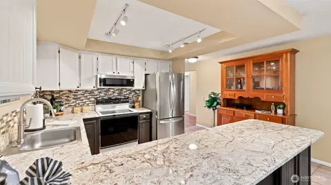 Kitchen - 17630 86th Ave NE, Bothell, WA 98011 photo 4 of 5