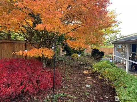 Exterior - 17630 86th Ave NE, Bothell, WA 98011 photo 9 of 14