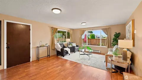 Living - 17630 86th Ave NE, Bothell, WA 98011 photo 3 of 4