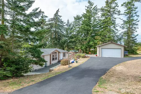 819 Gabrielson Rd, Oak Harbor, WA 98277