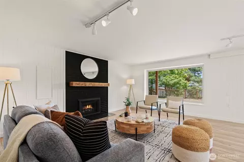 8456 6th Ave SW, Seattle, WA 98106