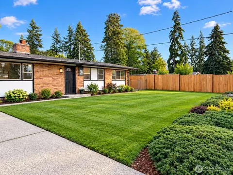 9015 Hipkins Rd SW, Lakewood, WA 98498