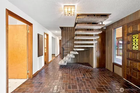 Entry Way - 41328 305th Ave SE, Enumclaw, WA 98022 photo 3 of 4