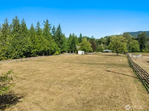 Exterior - 41328 305th Ave SE, Enumclaw, WA 98022 photo 4 of 11