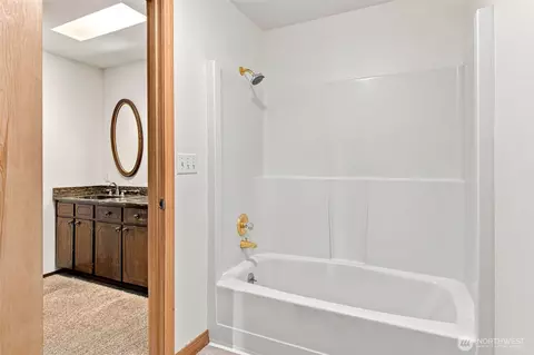 Bath - 41328 305th Ave SE, Enumclaw, WA 98022 photo 3 of 4