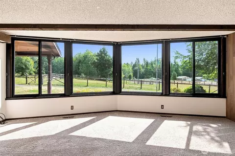 Living - 41328 305th Ave SE, Enumclaw, WA 98022 photo 1 of 5