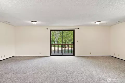 Living - 41328 305th Ave SE, Enumclaw, WA 98022 photo 4 of 5