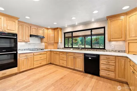 Kitchen - 41328 305th Ave SE, Enumclaw, WA 98022 photo 2 of 3