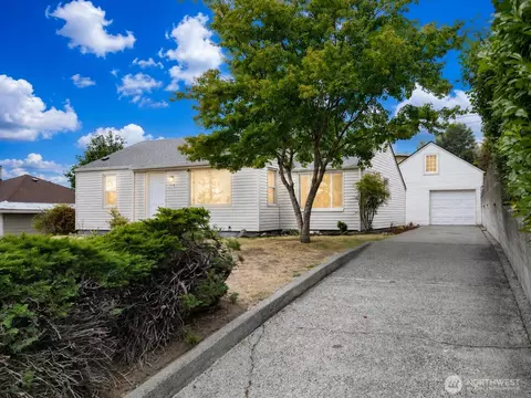 574 Bronson Way NE, Renton, WA 98056