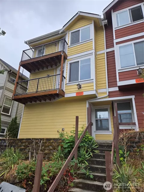5802 Roosevelt Way NE, Seattle, WA 98105