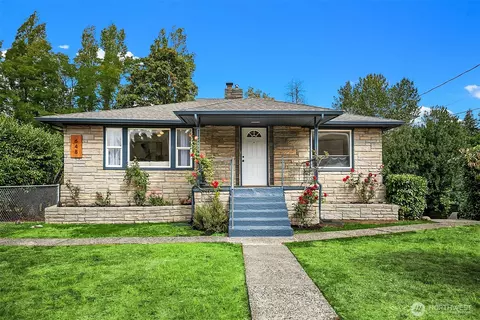648 SW 142nd St, Burien, WA 98166