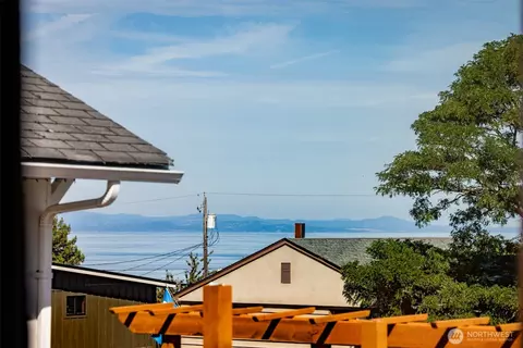1616 W 7th St, Port Angeles, WA 98363