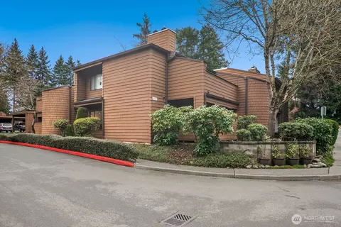 11510 NE 128th St #2, Kirkland, WA 98034