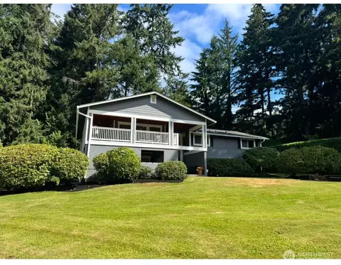 972 Altadena Dr, Fircrest, WA 98466