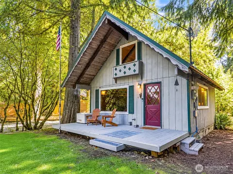 114 3rd St, Skykomish, WA 98288