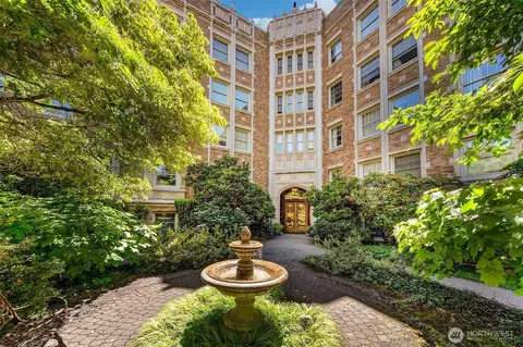 5810 Cowen Pl NE #310, Seattle, WA 98105