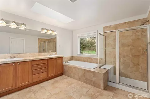 Bath - 21927 44th Dr SE, Bothell, WA 98021 photo 3 of 4