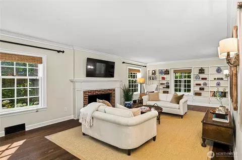 Living - 621 34th Ave E, Seattle, WA 98112 photo 1 of 4