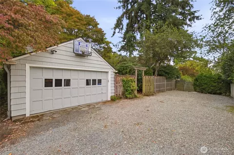 Exterior - 621 34th Ave E, Seattle, WA 98112 photo 7 of 9