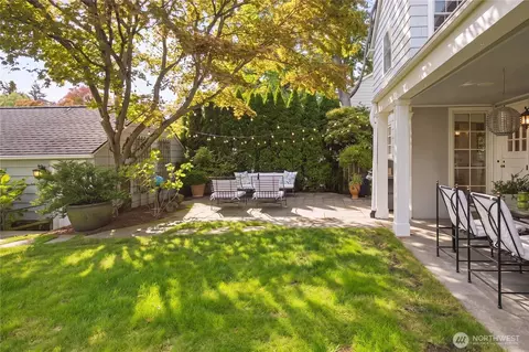 Exterior - 621 34th Ave E, Seattle, WA 98112 photo 5 of 9