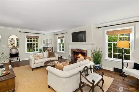 Living - 621 34th Ave E, Seattle, WA 98112 photo 3 of 4