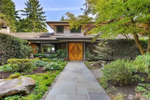 11044 NE Boulder Pl, Bainbridge Island, WA 98110
