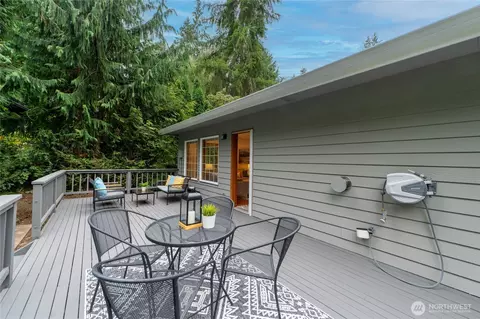 Exterior - 4901 Fowler Ave, Everett, WA 98203 photo 4 of 8