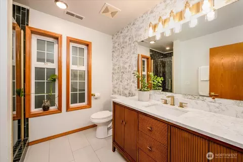 Bath - 4901 Fowler Ave, Everett, WA 98203 photo 6 of 8