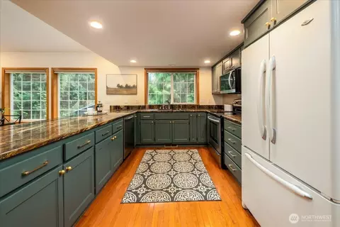Kitchen - 4901 Fowler Ave, Everett, WA 98203 photo 2 of 3