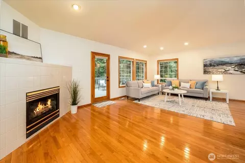Living - 4901 Fowler Ave, Everett, WA 98203 photo 2 of 2