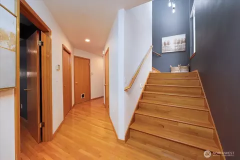 Entry Way - 4901 Fowler Ave, Everett, WA 98203 photo 1 of 1