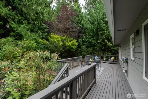 Exterior - 4901 Fowler Ave, Everett, WA 98203 photo 5 of 8